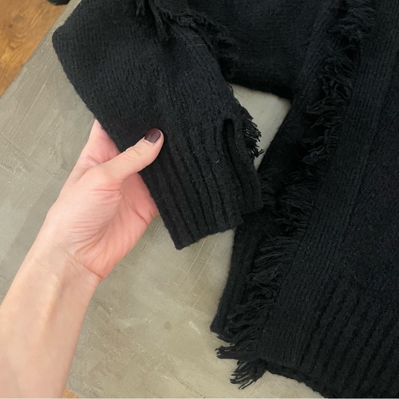 Gianni Bini Cropped Sweater - Picture 3 of 6